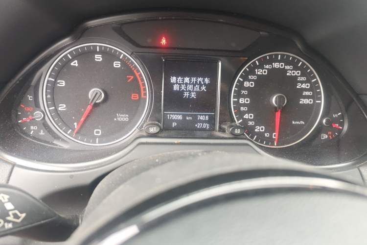 Used Audi Q5 2017 40 TFSI Technology Edition Odometer Close Up