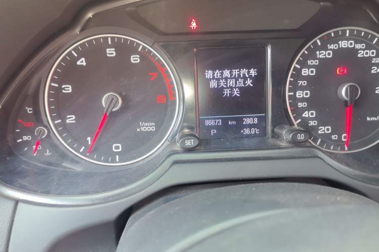 Used Audi Q5 2017 Plus 40 TFSI Technology Model Odometer Close Up