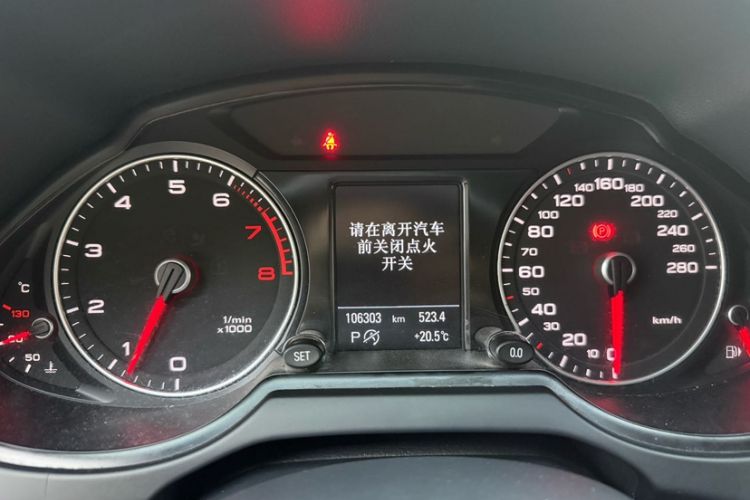Used Audi Q5 2017 Plus 40 TFSI Comfort Model Odometer Close Up