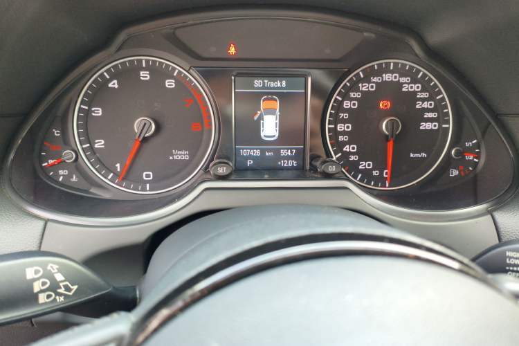 Used Audi Q5 2017 Plus 40 TFSI Technology Model Odometer Close Up