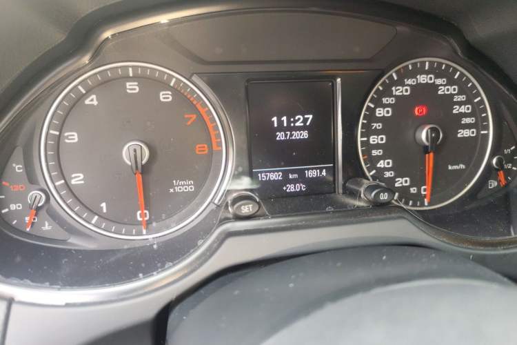 Used Audi Q5 2017 40 TFSI Technology Edition Odometer Close Up