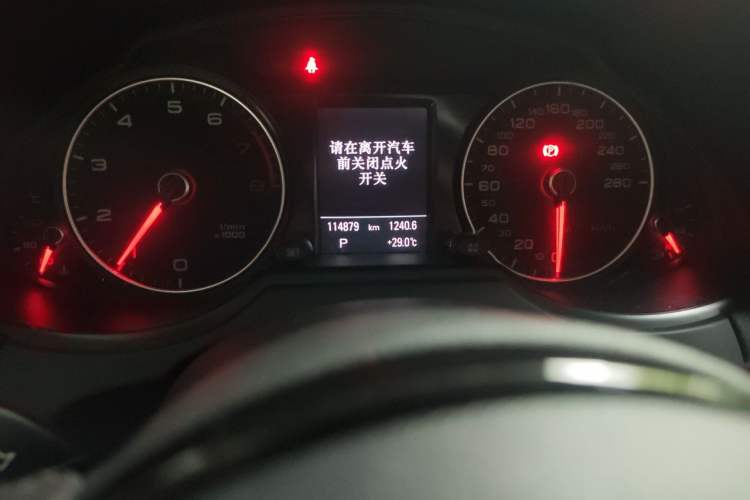 Used Audi Q5 2017 Plus 40 TFSI Technology Model Odometer Close Up