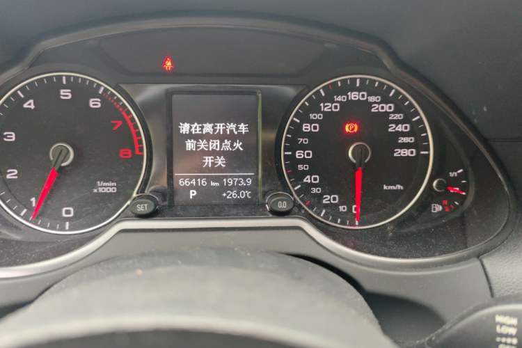 Used Audi Q5 2017 Plus 40 TFSI Ambition Model Odometer Close Up