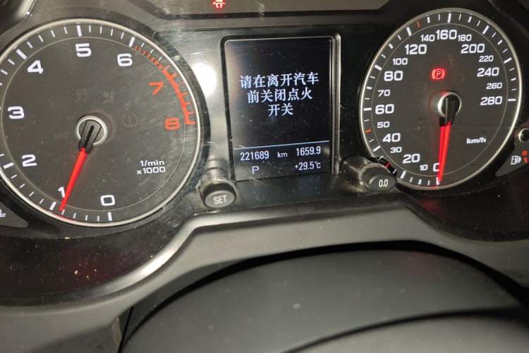 Used Audi Q5 2017 Plus 40 TFSI Technology Model Odometer Close Up