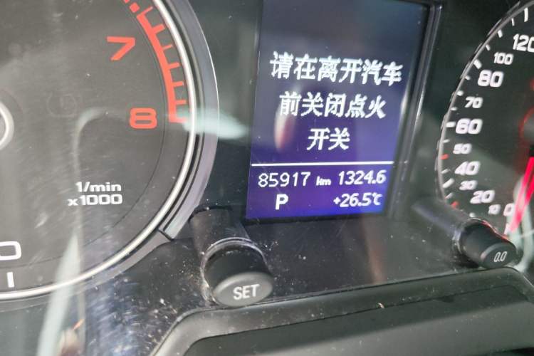 Used Audi Q5 2017 40 TFSI Ambition Edition Odometer Close Up