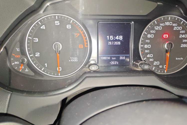 Used Audi Q5 2017 40 TFSI Technology Edition Odometer Close Up