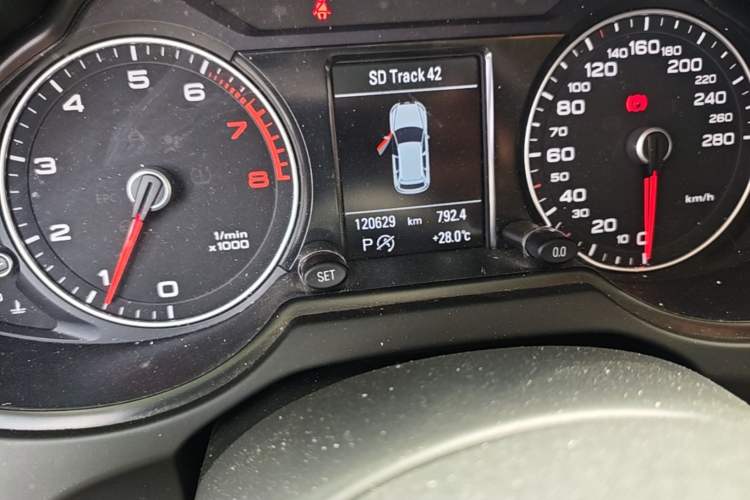 Used Audi Q5 2017 40 TFSI Technology Edition Odometer Close Up