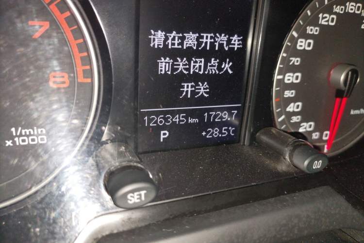 Used Audi Q5 2017 40 TFSI Ambition Edition Odometer Close Up