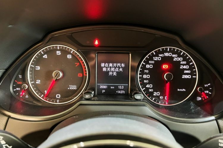 Used Audi Q5 2017 40 TFSI Technology Edition Odometer Close Up