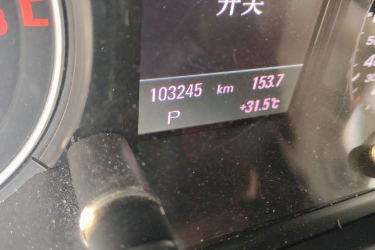 Used Audi Q5 2017 Plus 40 TFSI Technology Model Odometer Close Up
