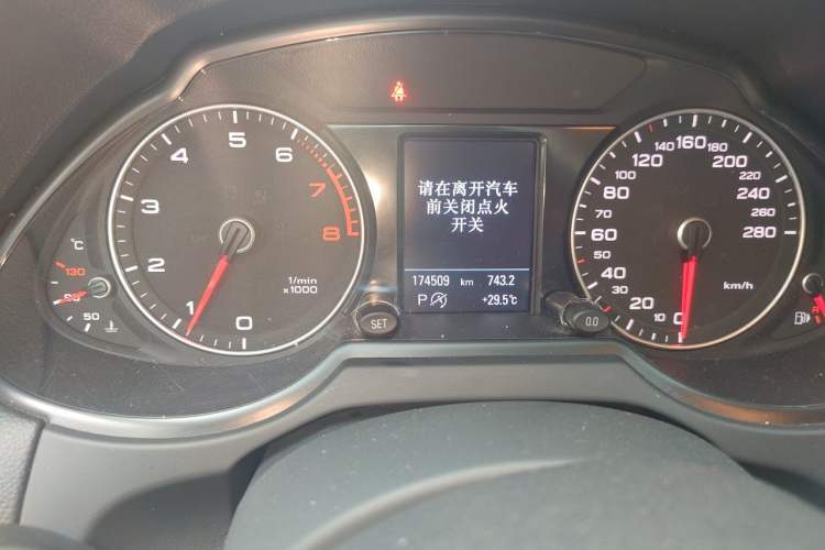 Used Audi Q5 2017 Plus 40 TFSI Technology Model Odometer Close Up