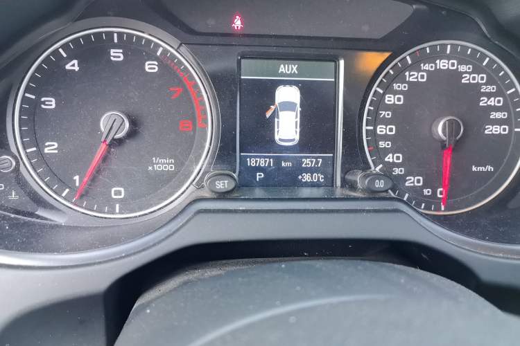 Used Audi Q5 2017 40 TFSI Technology Edition Odometer Close Up