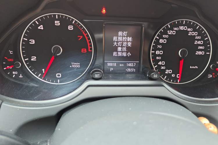 Used Audi Q5 2017 Plus 40 TFSI Technology Model Odometer Close Up