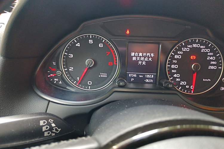 Used Audi Q5 2017 Plus 40 TFSI Technology Model Odometer Close Up