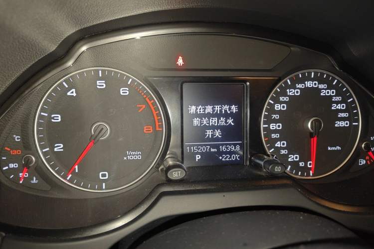 Used Audi Q5 2017 Plus 40 TFSI Ambition Model Odometer Close Up