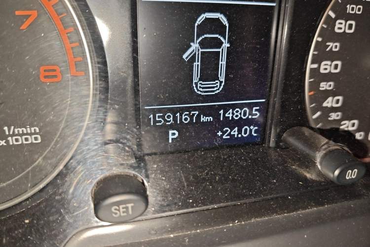 Used Audi Q5 2017 Plus 40 TFSI Ambition Model Odometer Close Up