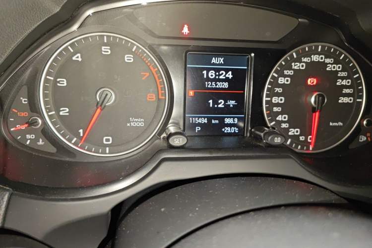 Used Audi Q5 2017 40 TFSI Technology Edition Odometer Close Up