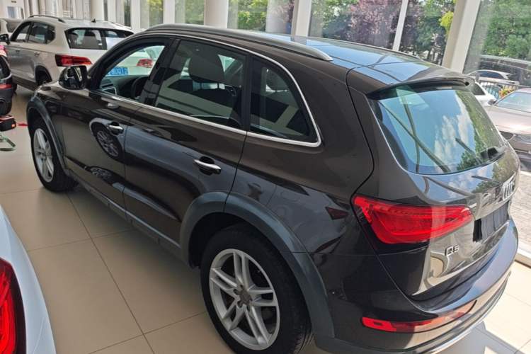 Used Audi Q5 2017 Plus 40 TFSI Technology Model Rear Left 45 Deg