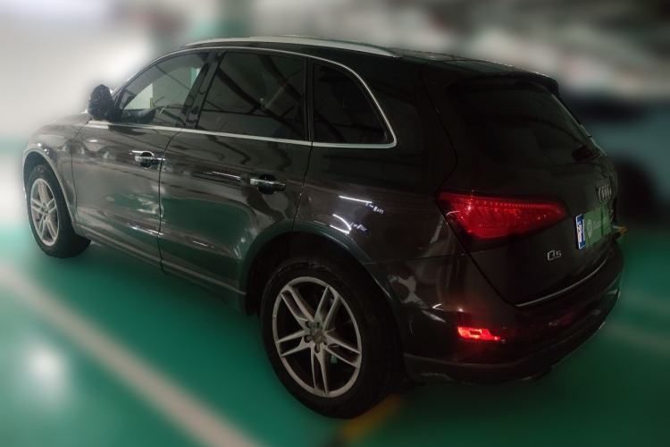 Used Audi Q5 2017 40 TFSI Comfort Model Rear Left 45 Deg