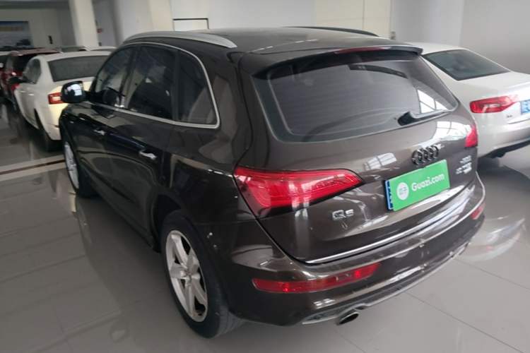 Used Audi Q5 2017 Plus 40 TFSI Ambition Model Rear Left 45 Deg