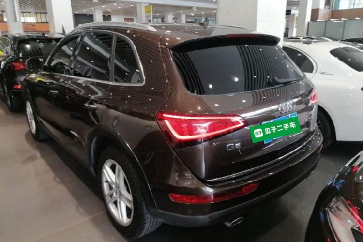 Used Audi Q5 2017 40 TFSI Comfort Model Rear Left 45 Deg
