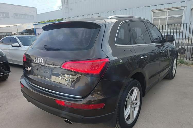 Used Audi Q5 2017 40 TFSI Technology Edition Rear Right 45 Deg