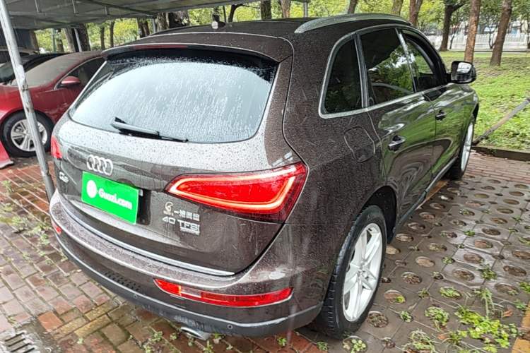 Used Audi Q5 2017 40 TFSI Comfort Model Rear Right 45 Deg