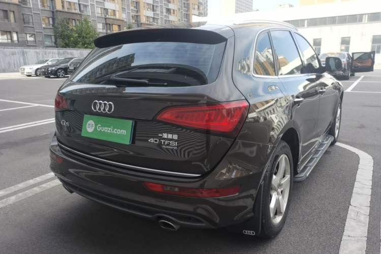 Used Audi Q5 2017 Plus 40 TFSI Ambition Model Rear Right 45 Deg