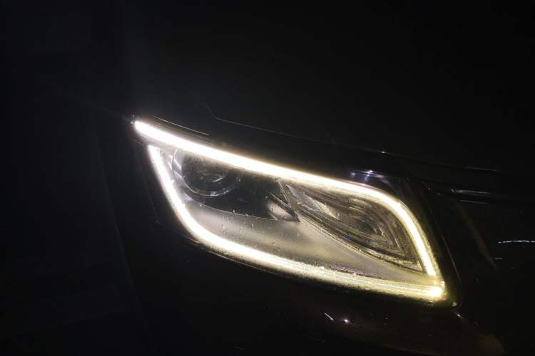 Used Audi Q5 2017 Plus 40 TFSI Technology Model Right Front Headlight