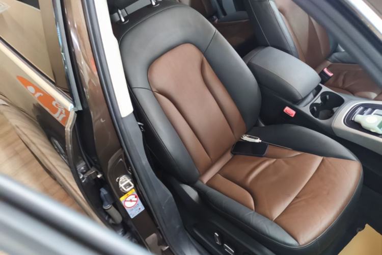 Used Audi Q5 2017 Plus 40 TFSI Ambition Model Right Front Seat
