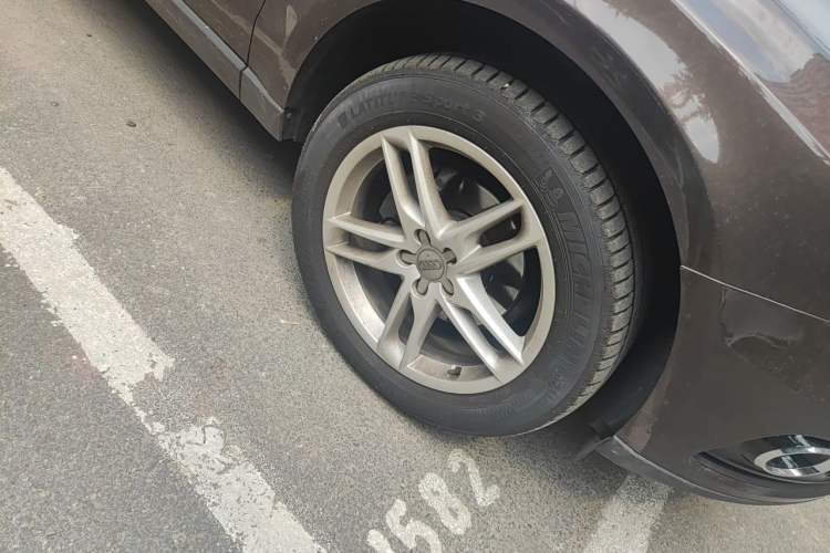 Used Audi Q5 2017 40 TFSI Comfort Model Right Front Wheel Hub