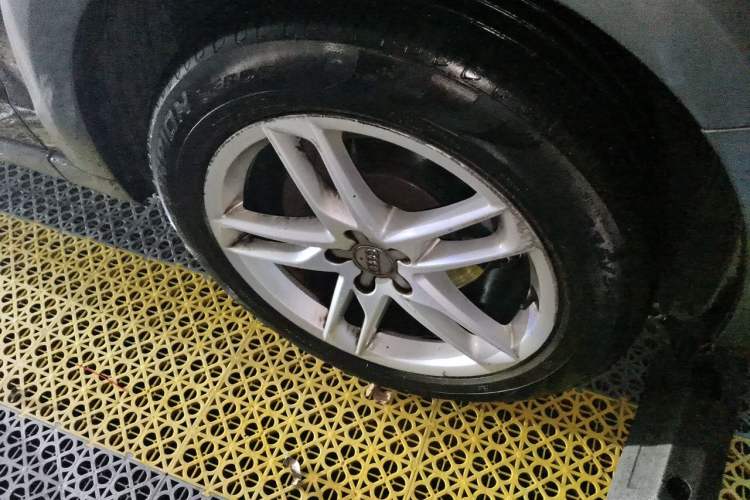 Used Audi Q5 2017 Plus 40 TFSI Technology Model Right Front Wheel Hub