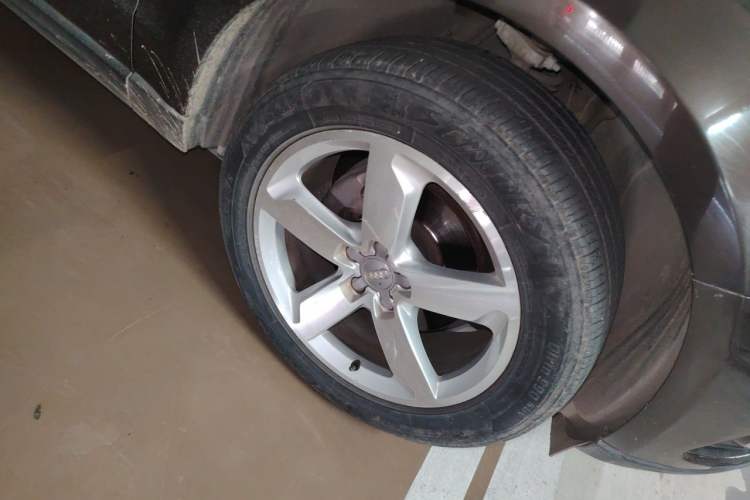 Used Audi Q5 2017 40 TFSI Ambition Edition Right Front Wheel Hub