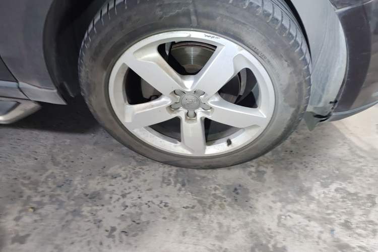 Used Audi Q5 2017 40 TFSI Ambition Edition Right Front Wheel Hub
