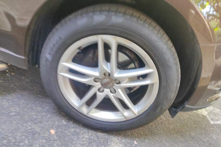 Used Audi Q5 2017 40 TFSI Comfort Model Right Front Wheel Hub