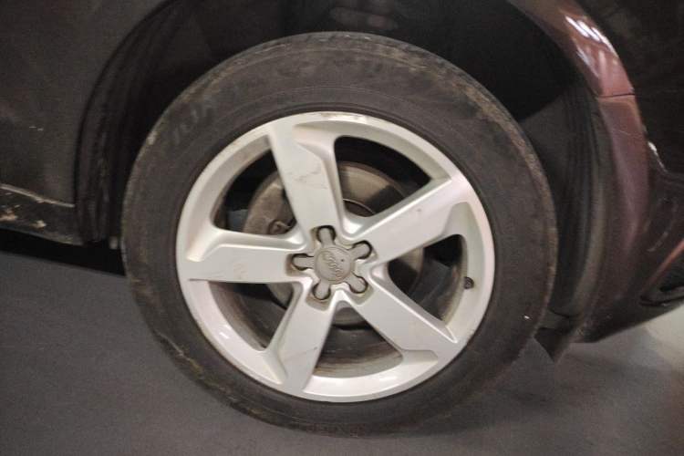 Used Audi Q5 2017 40 TFSI Ambition Edition Right Front Wheel Hub