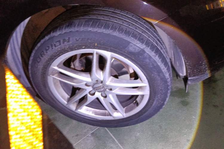 Used Audi Q5 2017 40 TFSI Technology Edition Right Front Wheel Hub