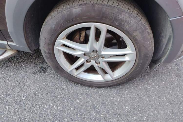 Used Audi Q5 2017 Plus 40 TFSI Comfort Model Right Front Wheel Hub