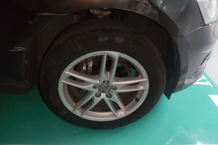 Used Audi Q5 2017 40 TFSI Comfort Model Right Front Wheel Hub