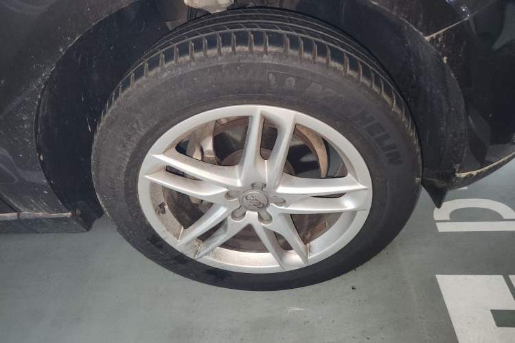 Used Audi Q5 2017 40 TFSI Technology Edition Right Front Wheel Hub