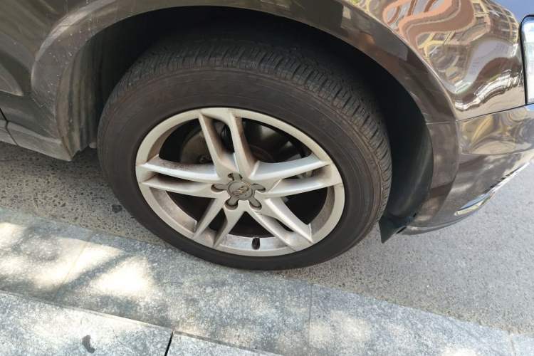 Used Audi Q5 2017 40 TFSI Technology Edition Right Front Wheel Hub