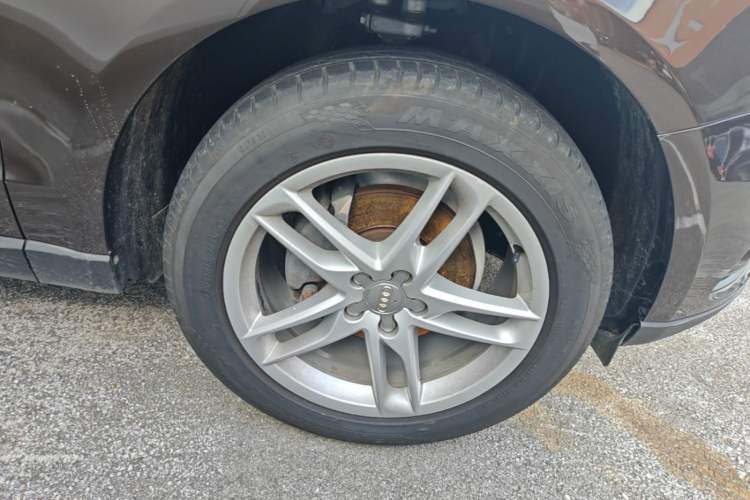 Used Audi Q5 2017 40 TFSI Comfort Model Right Front Wheel Hub