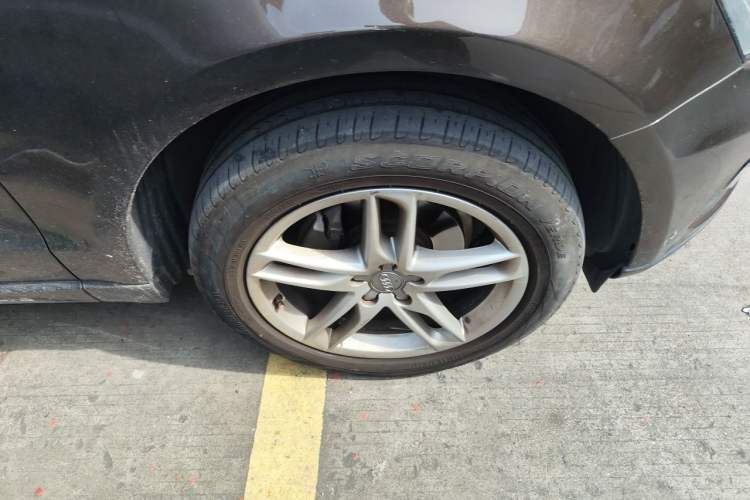 Used Audi Q5 2017 40 TFSI Technology Edition Right Front Wheel Hub