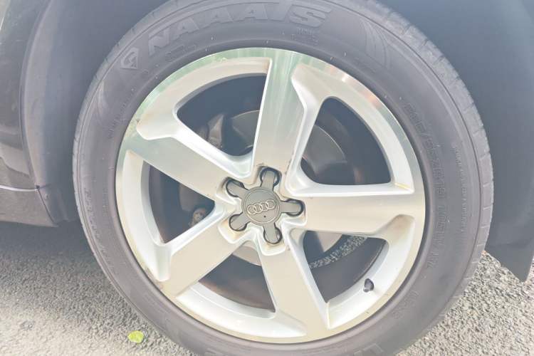 Used Audi Q5 2017 40 TFSI Ambition Edition Right Front Wheel Hub