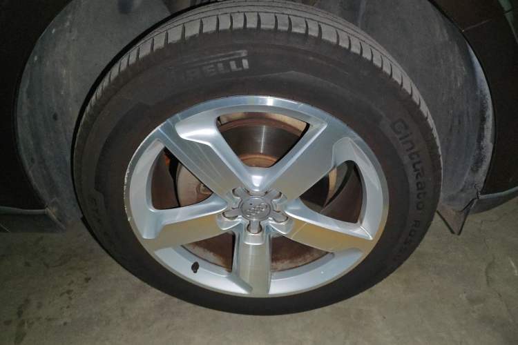 Used Audi Q5 2017 40 TFSI Ambition Edition Right Front Wheel Hub