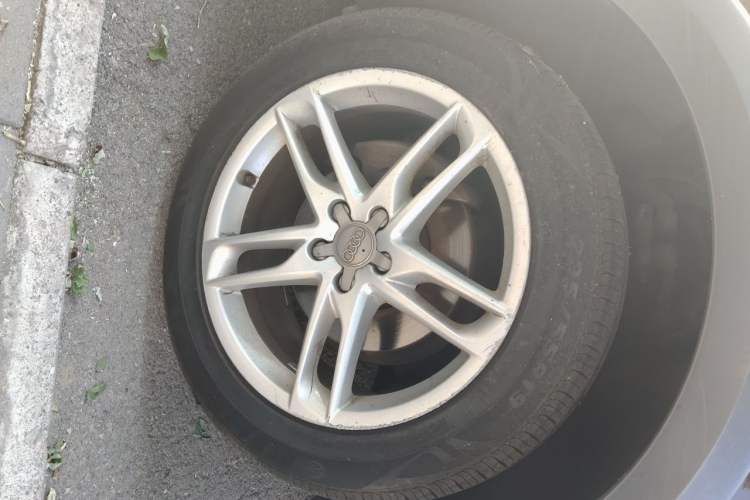 Used Audi Q5 2017 Plus 40 TFSI Technology Model Right Front Wheel Hub