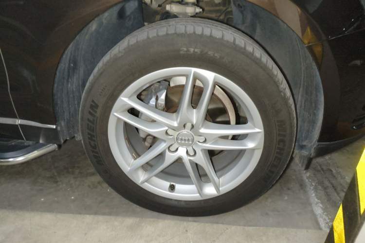 Used Audi Q5 2017 40 TFSI Technology Edition Right Front Wheel Hub