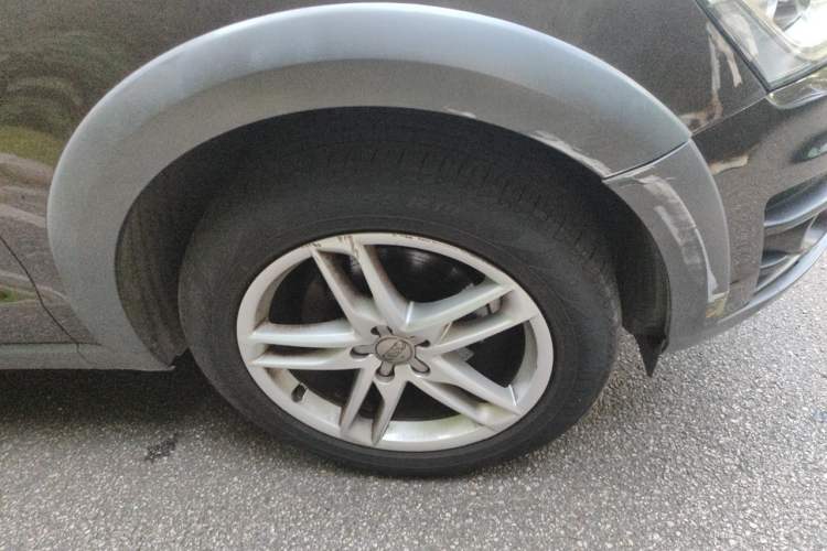 Used Audi Q5 2017 Plus 40 TFSI Technology Model Right Front Wheel Hub