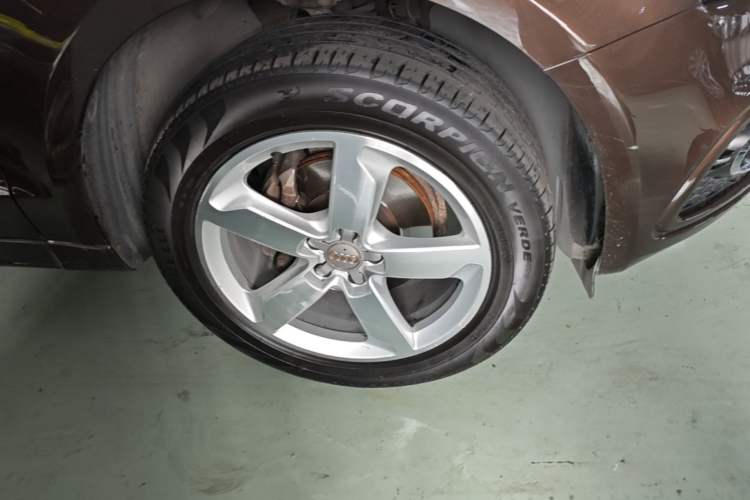 Used Audi Q5 2017 Plus 40 TFSI Ambition Model Right Front Wheel Hub