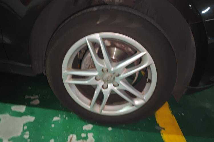 Used Audi Q5 2017 40 TFSI Technology Edition Right Front Wheel Hub